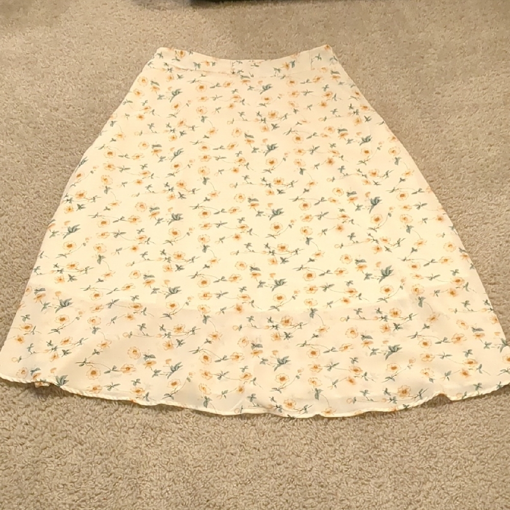 Dazy Floral Midi Skirt in Cream